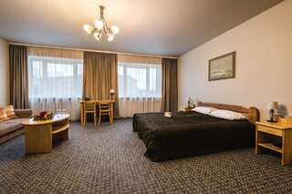 Отель Liva Hotel Лиепая Двухместный номер «Плюс» эконом-класса с 1 двуспальной или 2 отдельными кроватями, доступ в тренажерный зал-1